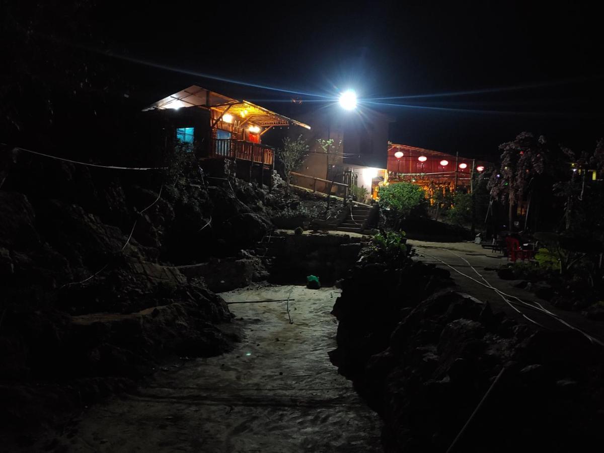Aladdin Farmstay Dong Van Ha Giang Esterno foto